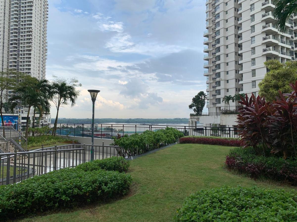 Apartemen Country Garden Danga Bay W Pool View,karaoke,wifi,netflix