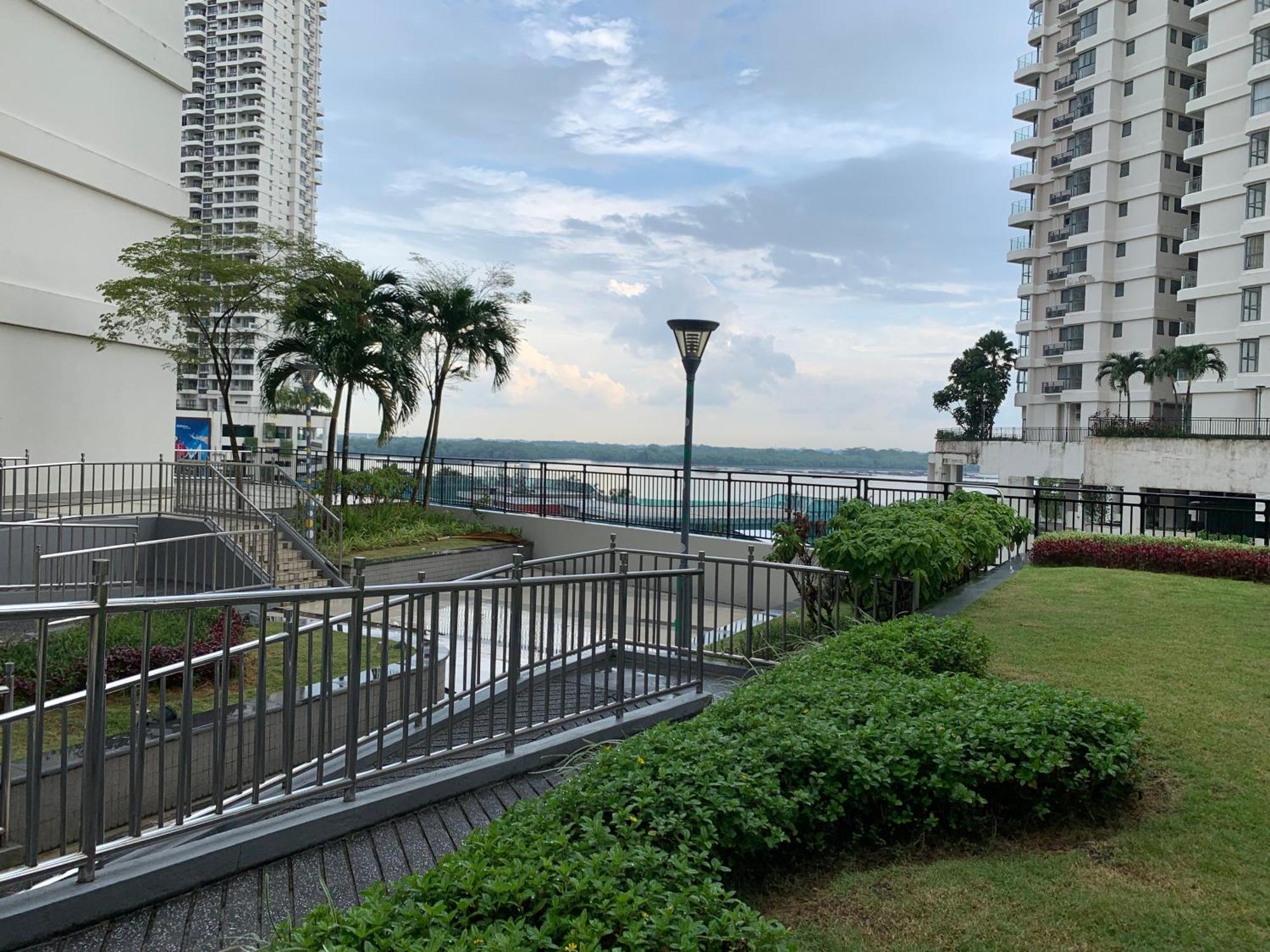 Country Garden Danga Bay W Pool View,karaoke,wifi,netflix
